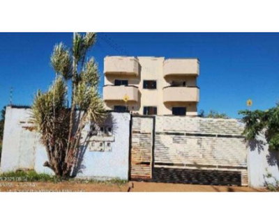 Apartamento com 2 quartos, 1 banheiro e 74 m²