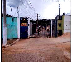 Casa com 2 quartos, 1 banheiro, varanda e área de serviço, 100.7m²