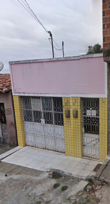 Casa com 1 quarto e 1 banheiro, área construída de 61.87m², desocupada