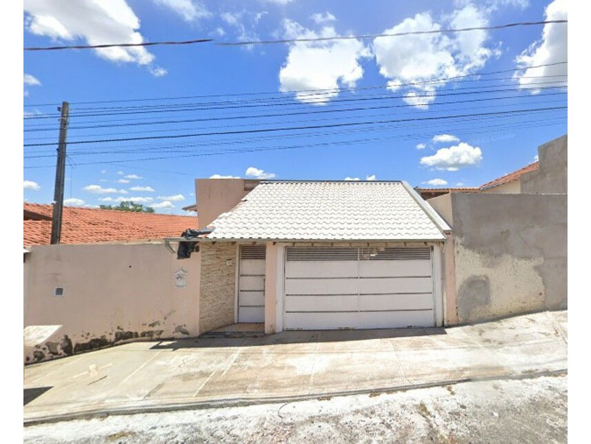Casa espaçosa com 410m² de terreno e 182m² construída em Ferraropolis