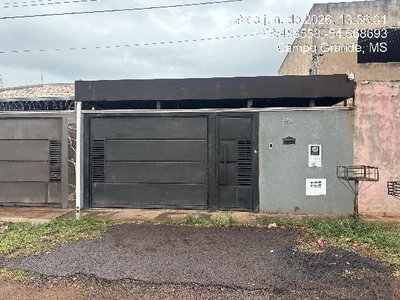Casa com 2 Quartos e Garagem em Campo Grande