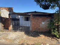 Casa com 2 dormitórios, 1 vaga, 200m², ocupada
