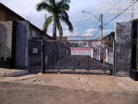 Casa com 2 quartos, varanda e 1 vaga de garagem