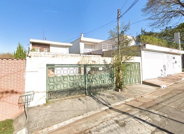 Casa com 400m² de terreno, 50% de fração ideal, Jardim Santo Amaro
