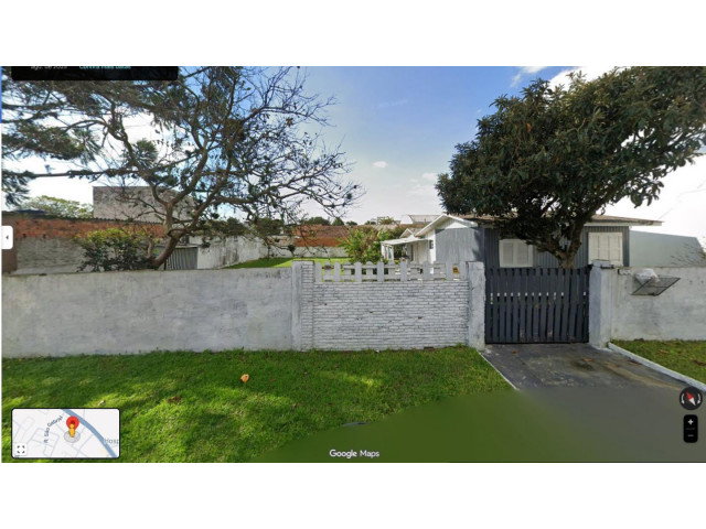 Casa em terreno amplo com 3 quartos e 2 banheiros