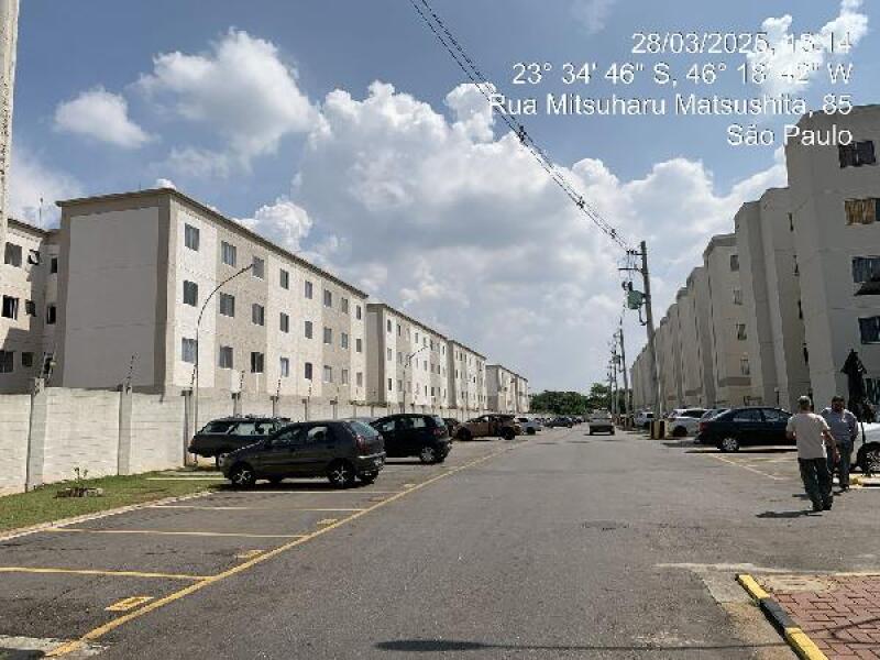 Apartamento com 2 quartos, 1 banheiro e 1 vaga