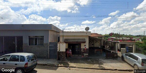 Casa 3 quartos 2 banheiros com barracão e terreno amplo