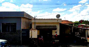 Casa 3 quartos 2 banheiros com barracão e terreno amplo