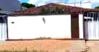 Casa Ocupada com 1 Vaga e Ampla Área em Boa Vista/RR