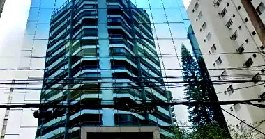 Apartamento desocupado com 3 vagas e 251,26m² no Itaim Bibi
