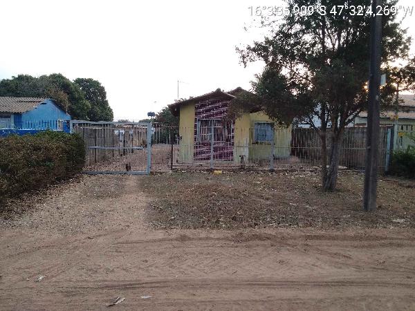 Casa com 3 Quartos e 3 Vagas em Cristalina - GO