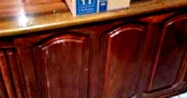 Mesa de Madeira Maciça em Bom Estado