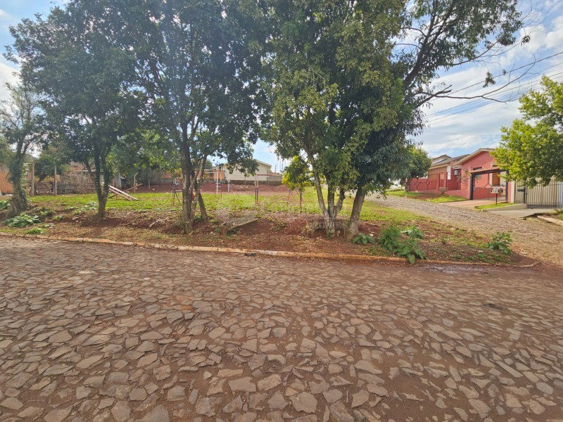 Terreno de esquina com 624m²