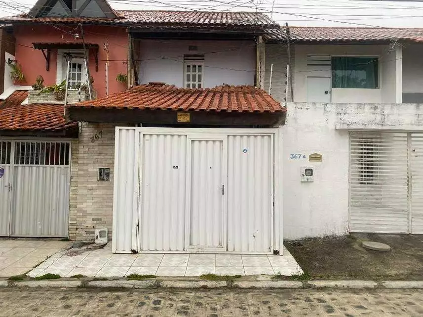 Casa Ocupada com 84m² Construída em Leilão