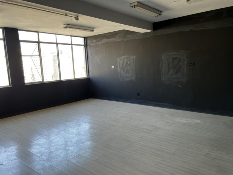 Sala Comercial D-13 e Box de Garagem 675 em São Paulo