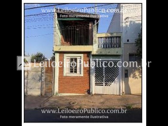 Casa aconchegante com 66m² de área construída e terreno