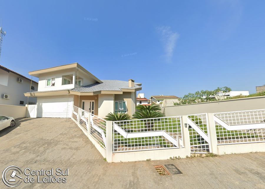 Casa de 2 pavimentos com 366m² em Brusque