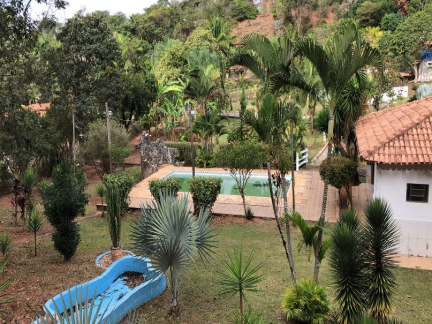 Casa rural ocupada com terreno de 20.900 m²