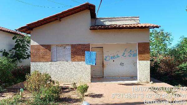 Casa com 2 Quartos, 58m² Construídos e Ocupada