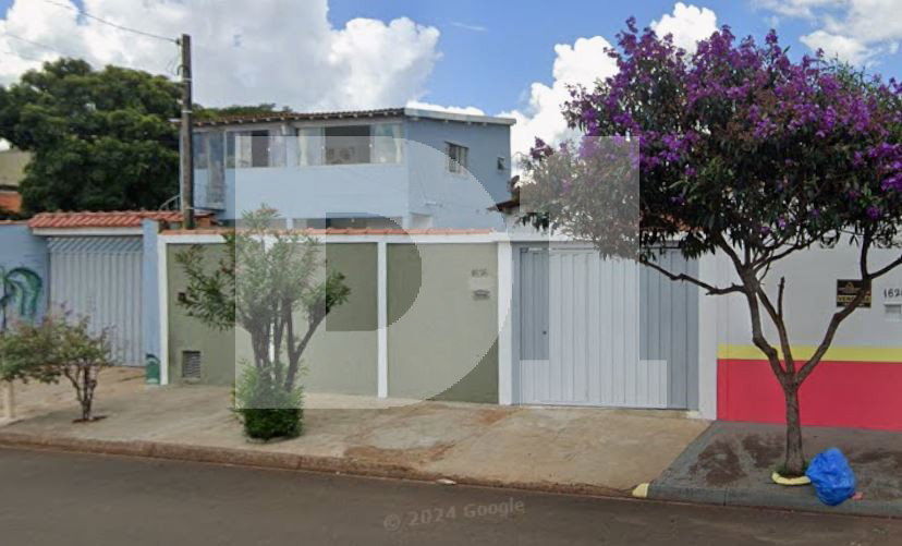 Casa com 2 quartos, 2 vagas, 78,18 m² construídos, ocupada