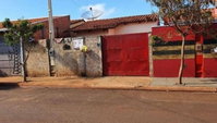 Casa com 2 quartos, 1 banheiro e 1 vaga de garagem, ocupada