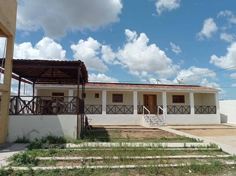 Casa 4 Quartos em Tacaimbó-PE com Terreno Amplo