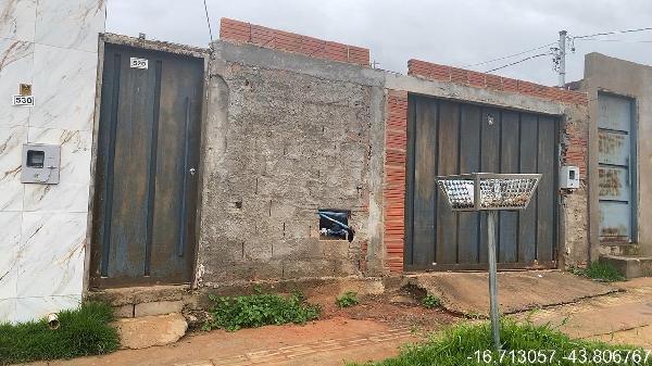 Casa com 2 quartos e 1 banheiro em Montes Claros
