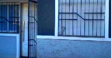 Casa com 1 quarto, banheiro, sala, cozinha, área serv. e vaga