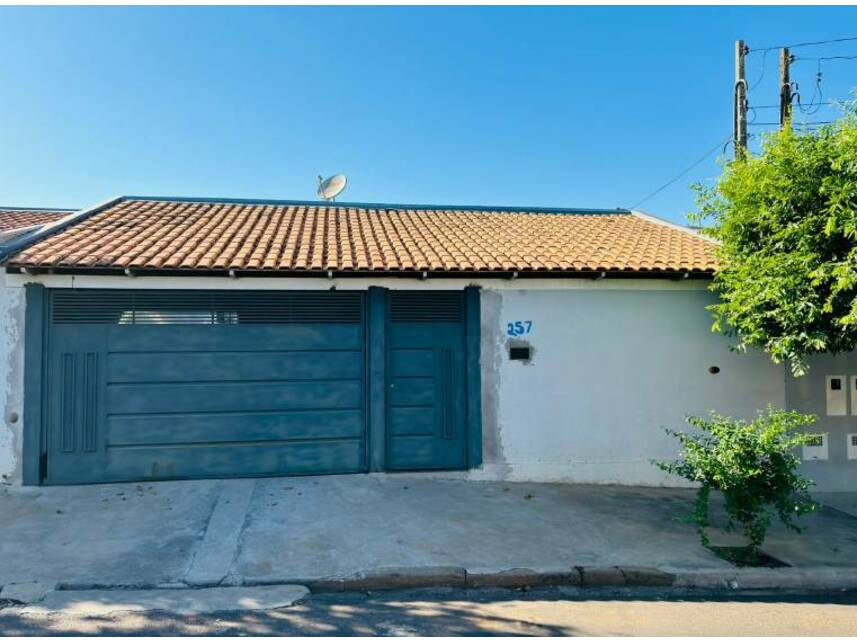 Casa em leilão com 3 quartos e 2 banheiros