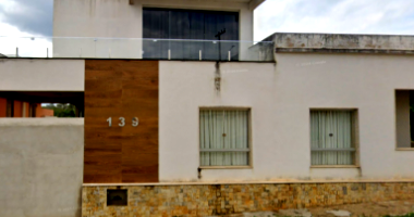 Casa de Morada com 3 pavimentos e 300m² construída, terreno 282m²