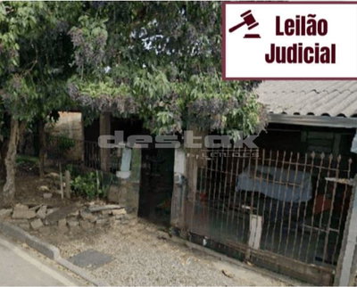 Casa com terreno de 285 m²