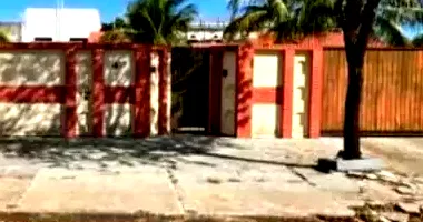 Casa com 3 quartos, 2 banheiros, 2 vagas, 157m² construída, ocupada