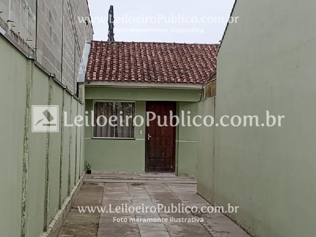 Casa com 2 quartos, 1 banheiro, varanda e 1 vaga, 85m² construída