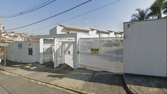 Casa com 2 vagas em condomínio, 91m², ótima oportunidade