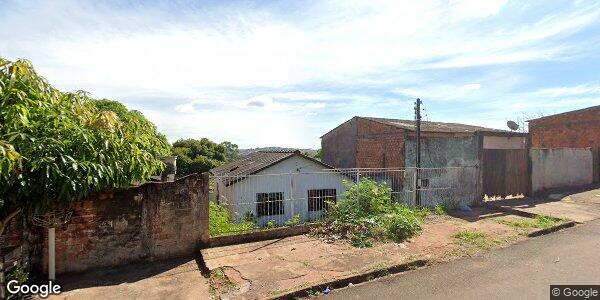 Casa em abandono com 60m² construída em terreno de 250m²