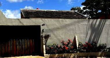 Casa com 2 quartos, banheiro, sala, cozinha e área de serviço, 50m² construída