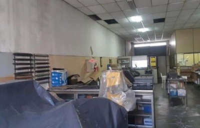 Loja comercial com 143,34m², 2 banheiros e mezanino