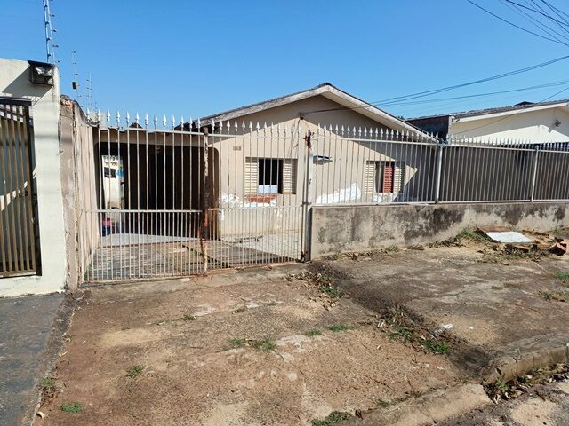 Terreno com Residência de 113m² - Área Total 198m²