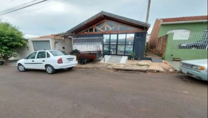 Casa com 343 m² construída, 1 banheiro, 3 quartos, condomínio