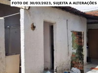 Casa com 3 quartos e barracão em terreno de 390m²