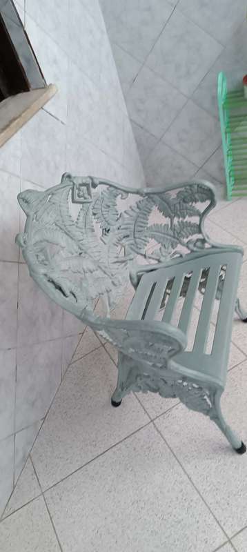 Conjunto de Cadeiras e Mesa de Ferro