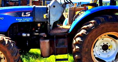 Trator de Pneus LS, Azul, Ano 2020