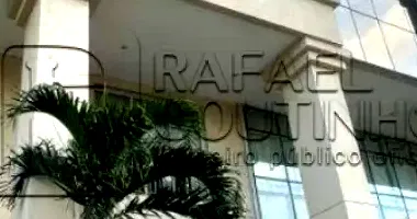 Sala Comercial 30m² em Prédio Comercial com Portaria 24h