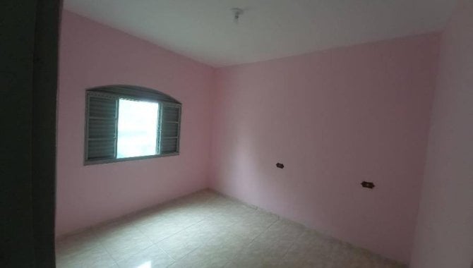 Casa com 3 quartos, 2 banheiros e 1 vaga de garagem