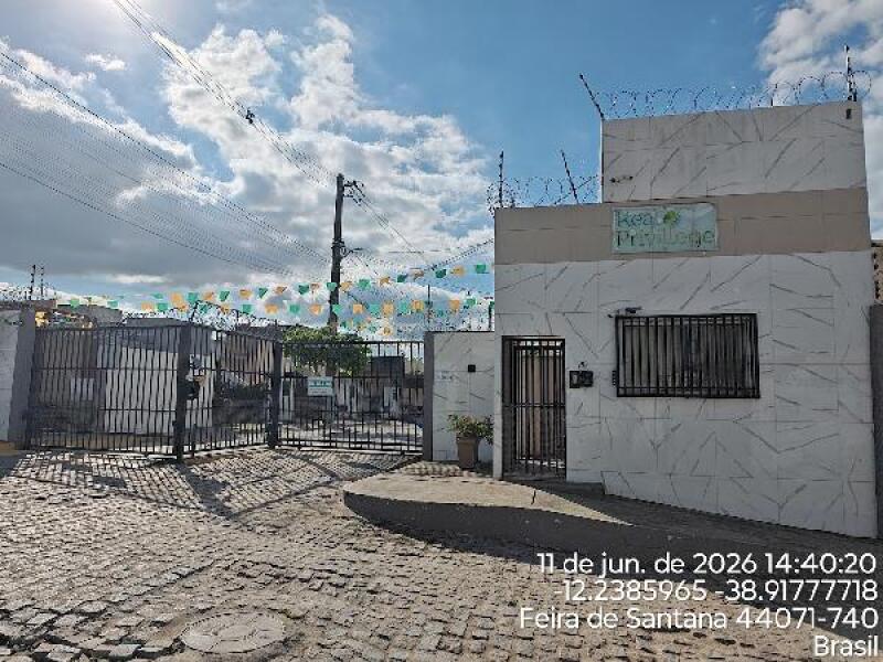 Casa com 2 Quartos e Varanda em Condomínio