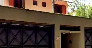 Casa em Leilão com 4 Quartos e 269m² Construída