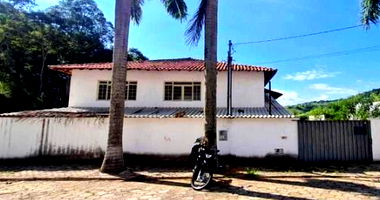 Imóvel Comercial Ocupado em São Lourenço/MG