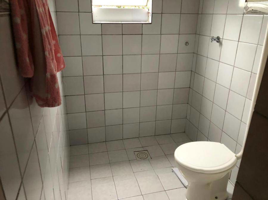 Casa com 3 quartos, 2 banheiros e 214m² construída, ocupada