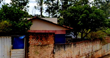 Casa padrão popular com 2 quartos, 1 banheiro e 232,56 m²