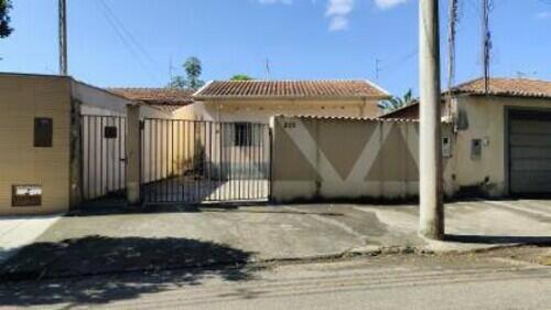 Casa ocupada com 95 m² construídos
